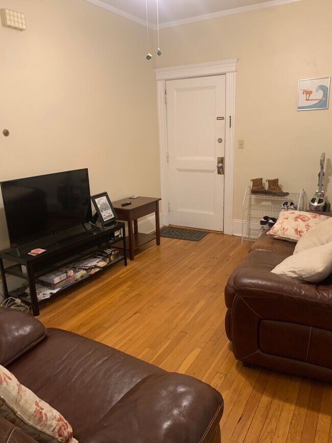 Building Photo - 7 Fuller St