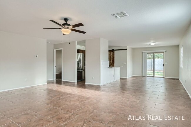 Building Photo - 3 bed 2 bath - Stainless Steel Appliances,...