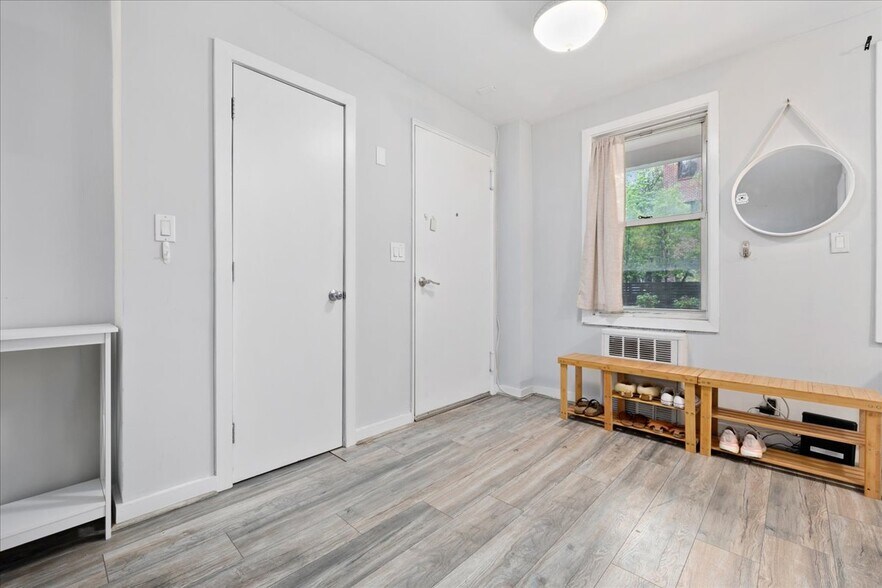 Building Photo - 700 Summer St