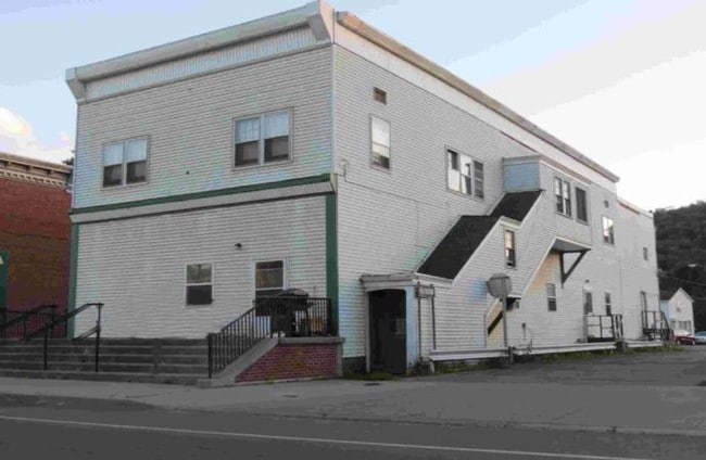 Primary Photo - 3 N Main St