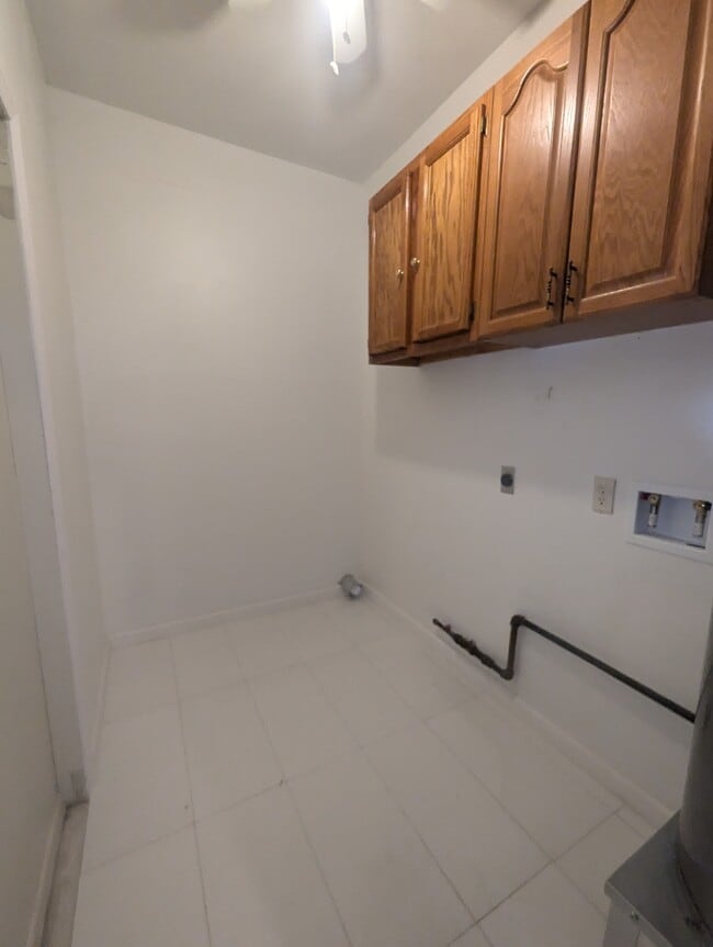 Building Photo - 11124 Farr Dr