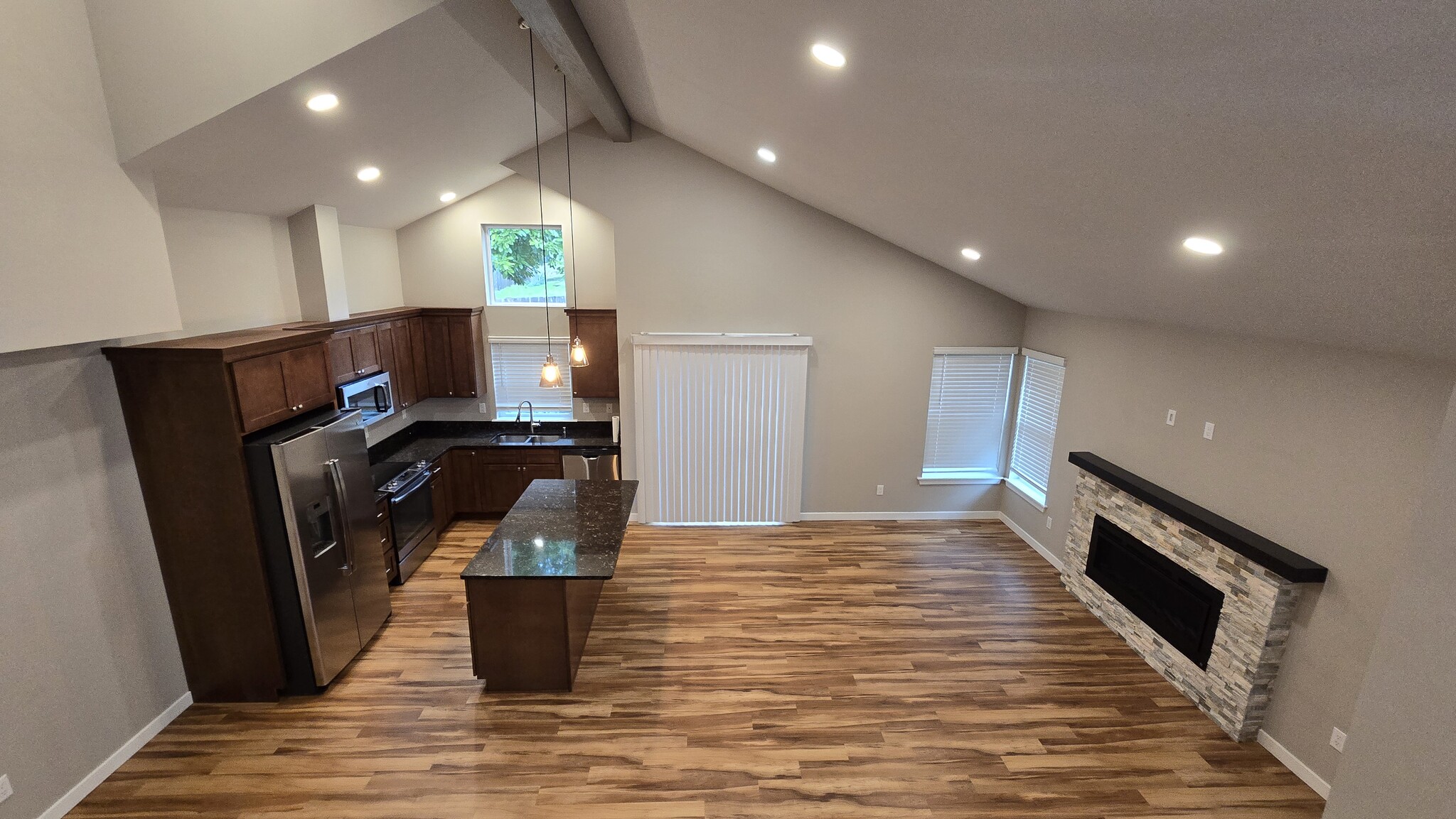 Building Photo - 418 N 4th Ave SW