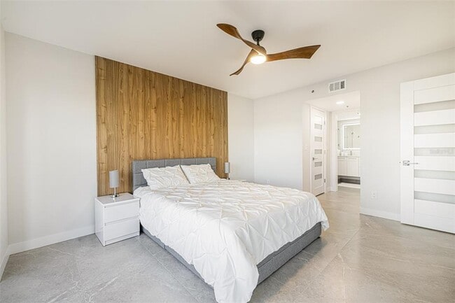 Building Photo - 16320 Kelly Cove Dr