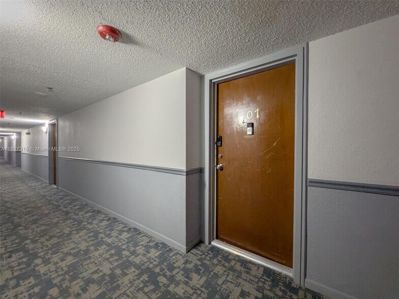 Building Photo - 250 181st Dr