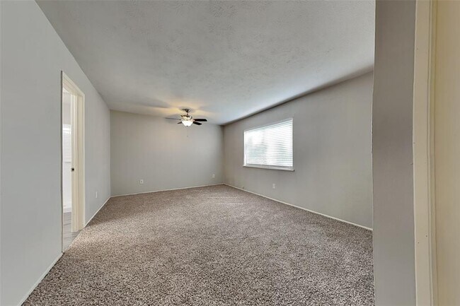 Building Photo - 18311 Navajo Trail Dr