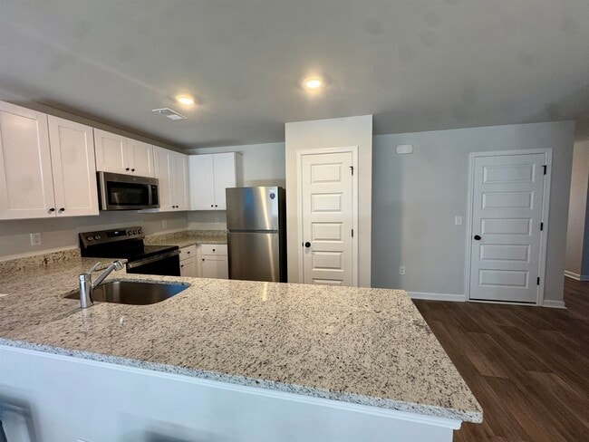 Building Photo - 1735 King Oaks Lp