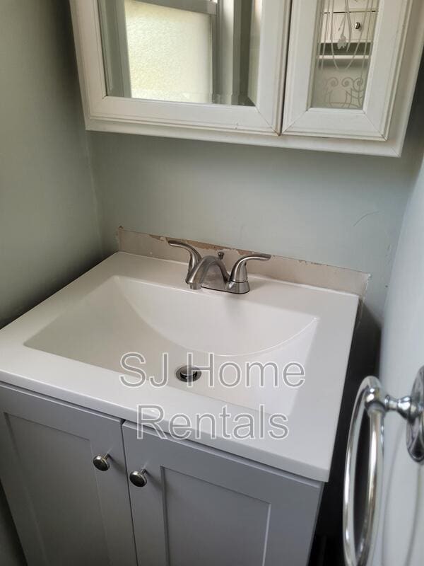 Building Photo - 302 Delaware Ave