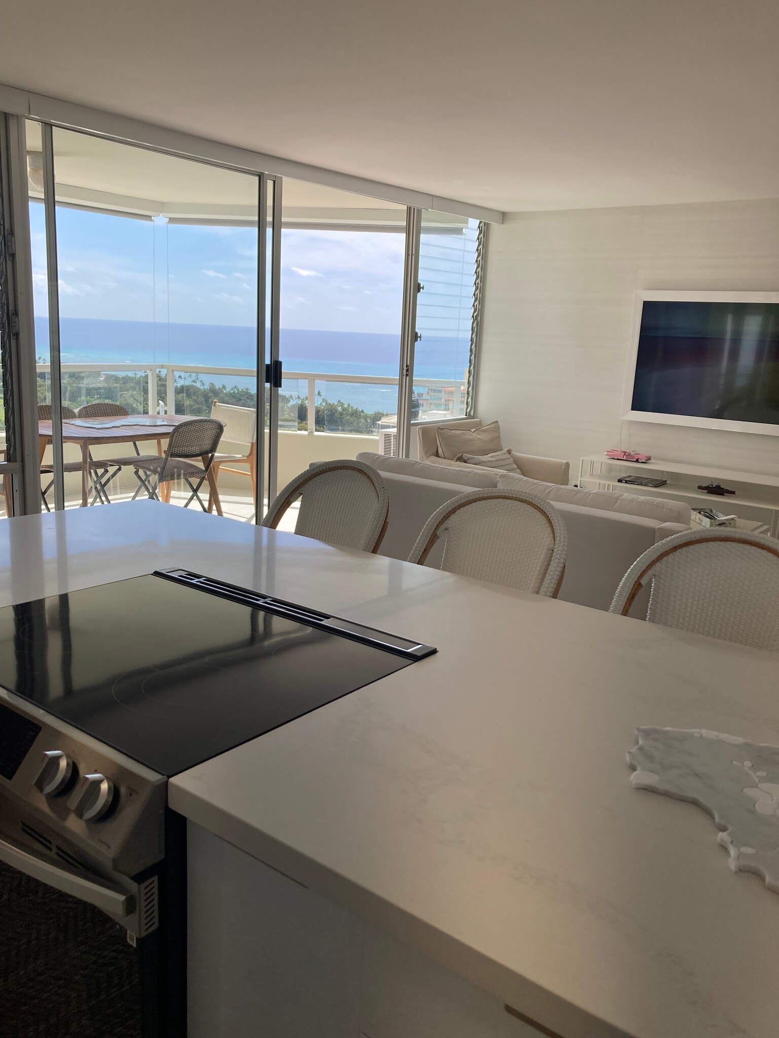 Building Photo - 2600 Pualani Way