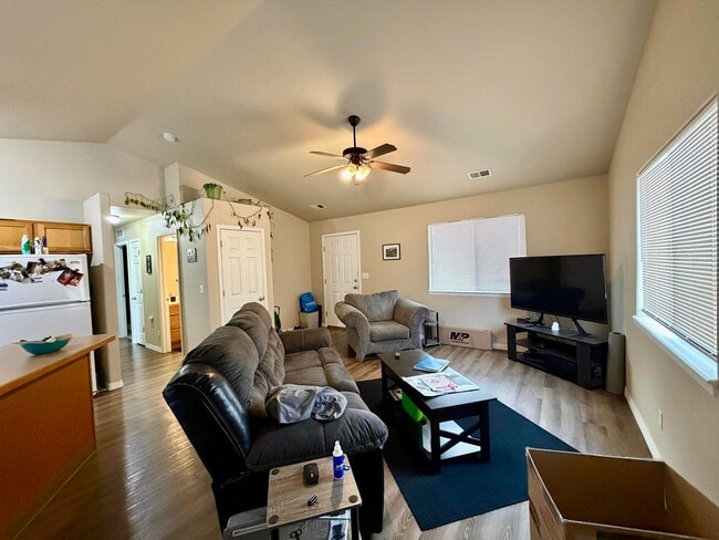 Building Photo - 310 S Rachel Ave