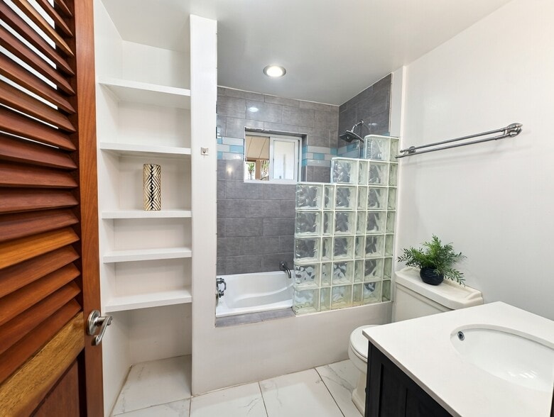 Building Photo - 238 Portlock Rd