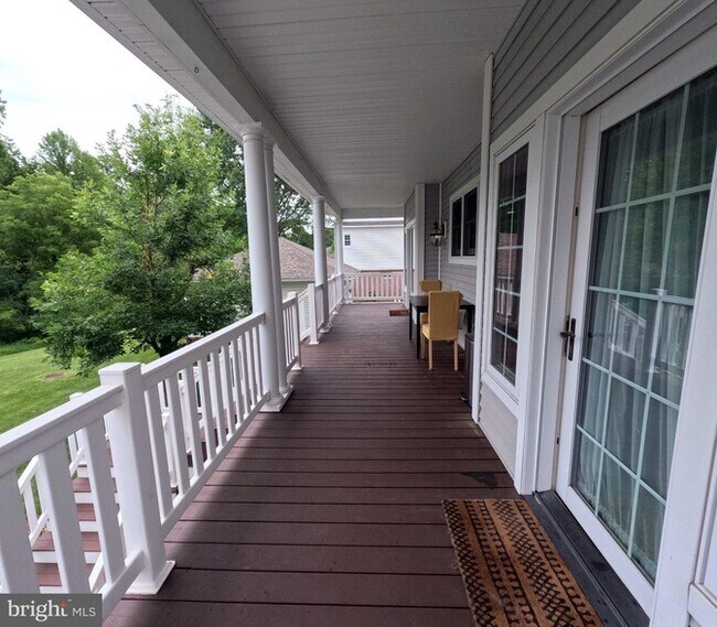 Building Photo - 957 Pinehurst Dr