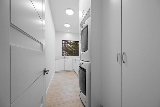 Building Photo - 14244 Stroller Way