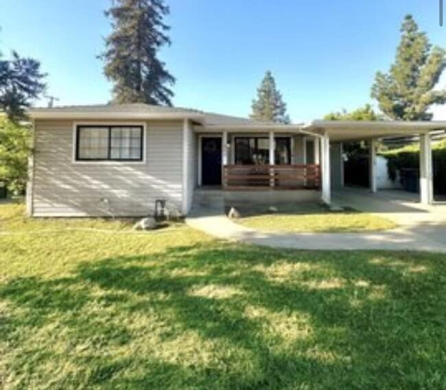 Primary Photo - Beautiful Home for rent in Tulare, Ca