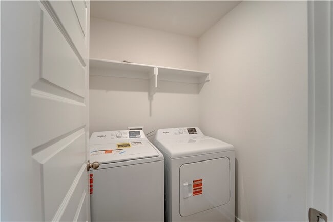 Building Photo - 139 S Maroon Ave