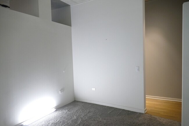 Building Photo - 720 N Larrabee St