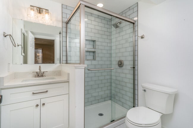 Building Photo - 4 Bedroom Home with 3 Car Garage! Move-in special 50% off one month's rent!!