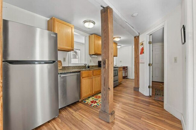 Building Photo - Spacious 3-Bedroom| Downtown Newnarket| Sept 1st!