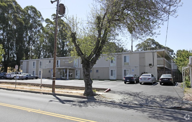 Building Photo - Valle Verde