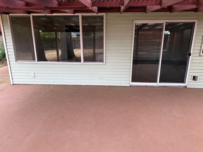 Building Photo - Charming 1-bedroom, 1-bath apartment in the Santa Clara area!