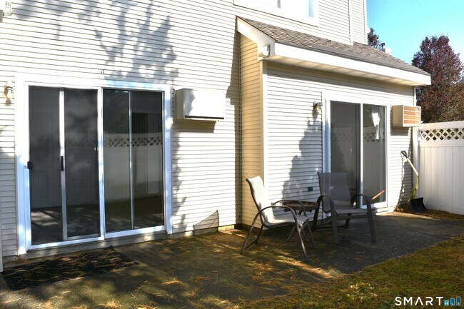 Building Photo - 17 Willow Springs