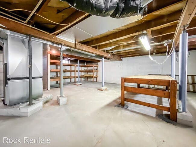 Building Photo - 2 br, 1 bath House - 109 N Speare St