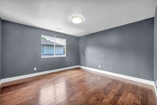 Building Photo - 4360 Great Falls Loop