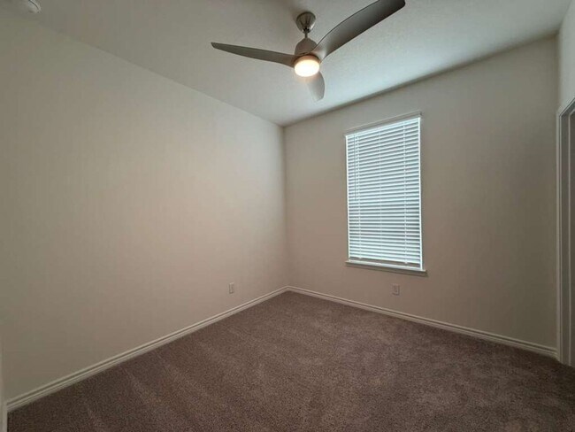 Building Photo - Move-In Ready 3 Bedroom + Flex Room in Prime 78245 Location