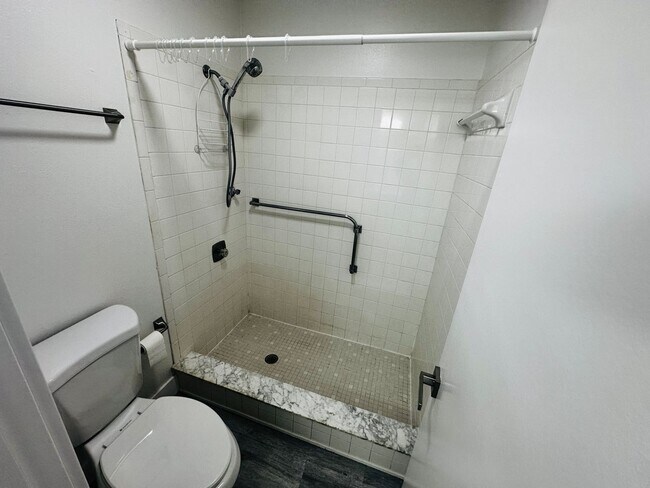 Building Photo - 3005 Wainwright Ct