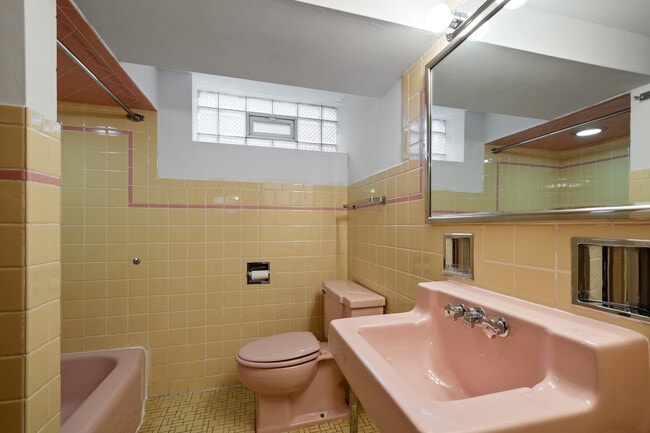 Building Photo - 5840 N Kimball Ave