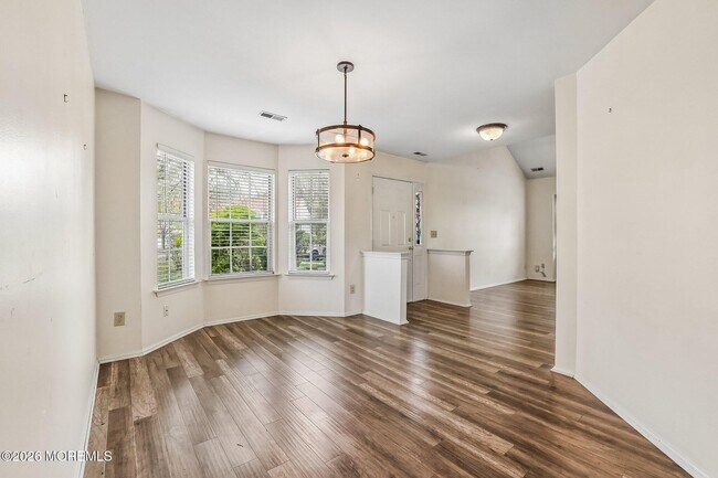 Building Photo - 418 Dorchester Way