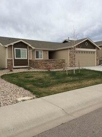 Building Photo - Beautiful 3 bed 2 bath Ranch-Style Home wi...