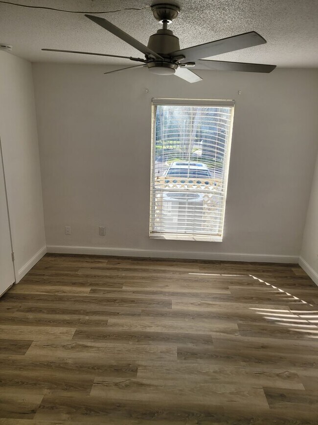 Building Photo - FOR RENT!!! BEAUTIFUL AND SPACIOUS 1 BED 1 BATH CONDO (MOVE IN SPECIAL)...