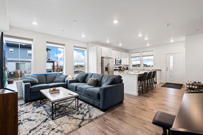 Building Photo - 5446 Second Ave