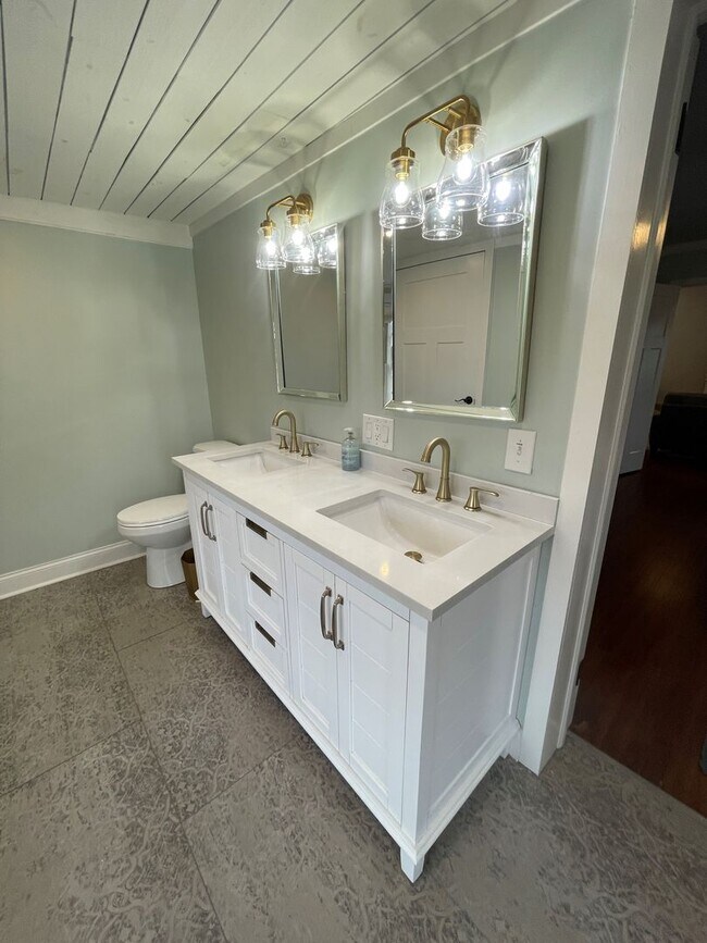 Building Photo - Gorgeous fully furnished home in Cramerton!!