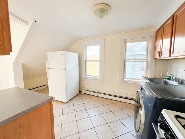 Building Photo - 91 Willow St