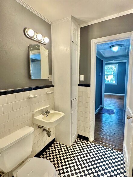 Building Photo - 208 Bradley Dr