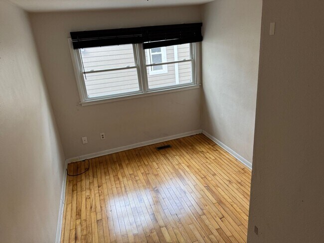 Building Photo - 1930 Baird St