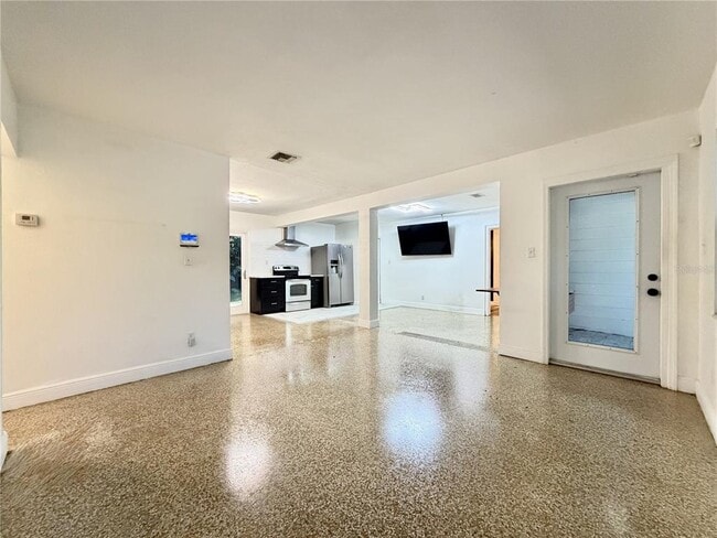 Building Photo - 844 35th Ave S