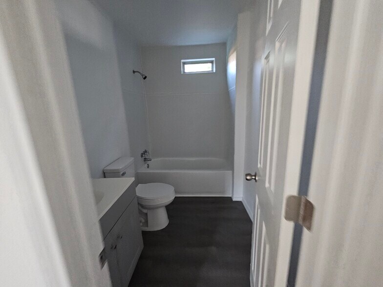 Building Photo - 527 Arcadian Dr