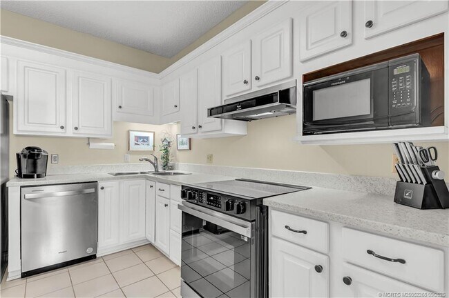 Building Photo - 2560 NW Seagrass Dr