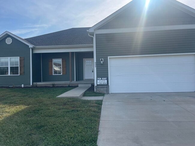 Primary Photo - 809 Alpine Pine St