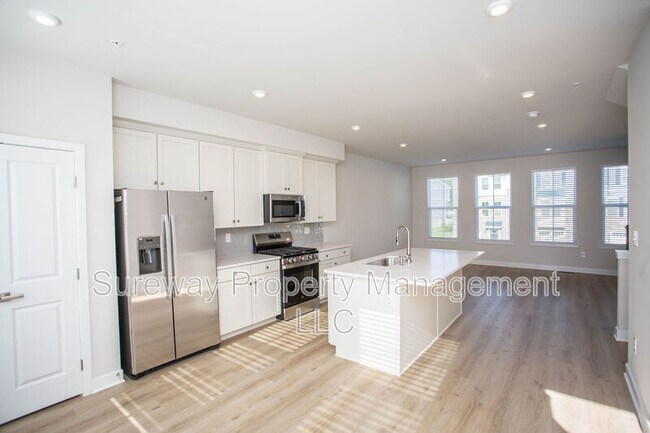Building Photo - 8 Foxwood Dr