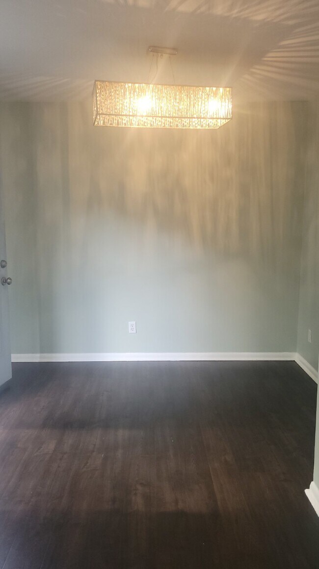 Building Photo - Beautiful  & Charming 4-Bedroom Home with ...