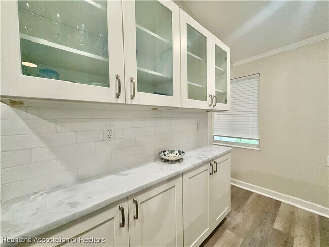 Building Photo - 403 Lake Lotela Dr