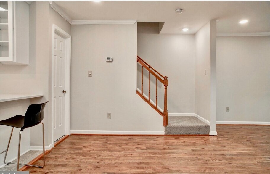 Building Photo - 2510 Fairfax Dr