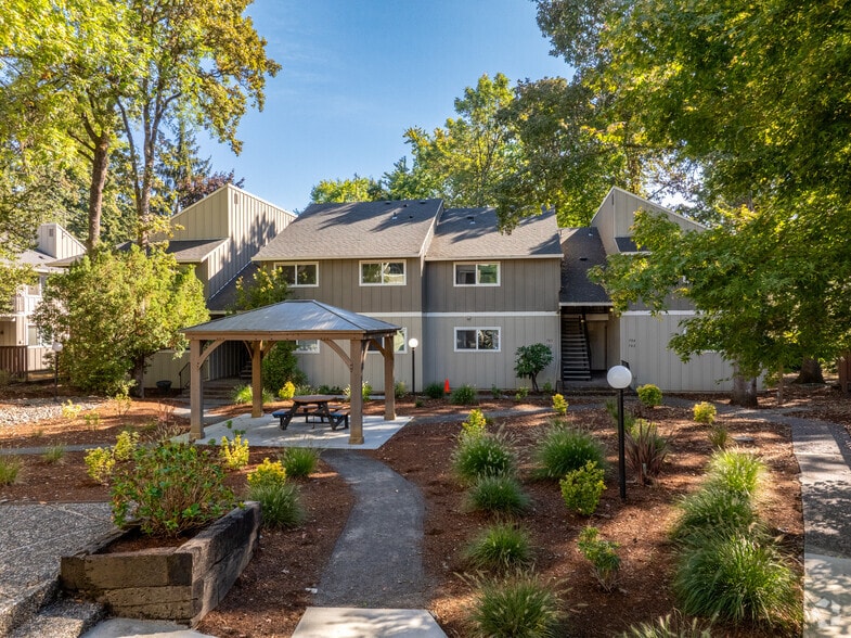 Primary Photo - Gem Lane Village