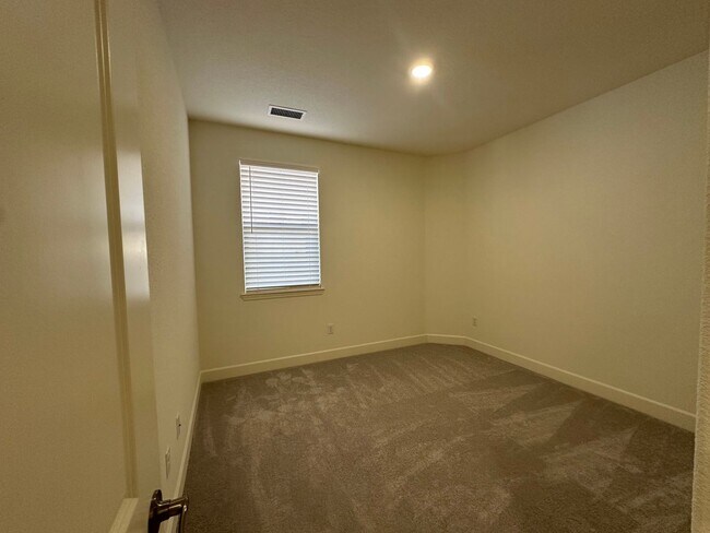 Building Photo - Gorgeous 5 Ridges Home with Spectacular Mountain Views!