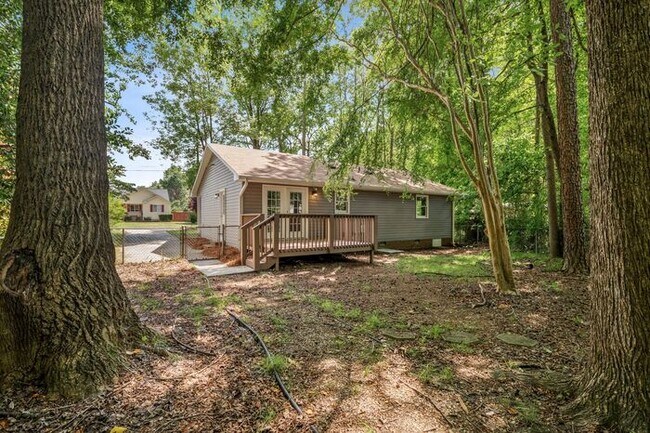 Building Photo - Great Location off of South Holden Road. 3 Bedroom 2 Bathroom Home.