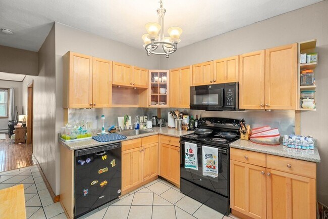 Building Photo - 46 Riverdale St