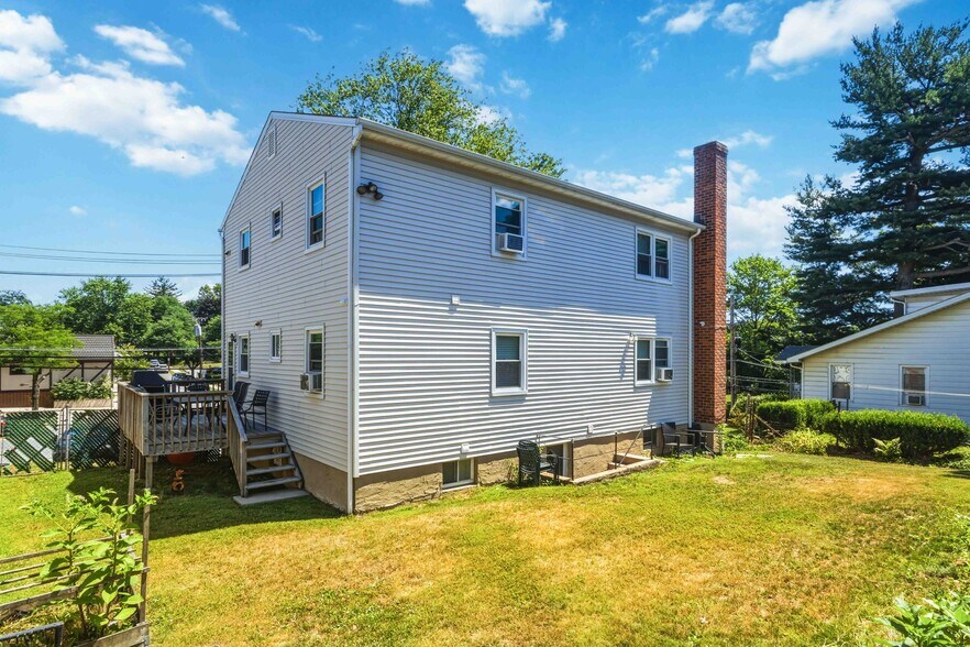 Building Photo - 508 New Rochelle Rd